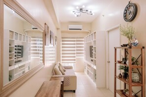 Condo, 1 Bedroom, Balcony | Living room