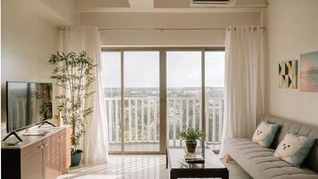 Apartment, 2 Schlafzimmer, Balkon | Wohnzimmer