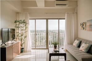 Appart'hôtel, 2 chambres, balcon | Salle de séjour