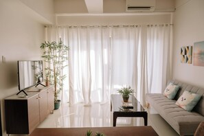 Appartement, 2 slaapkamers, balkon | Woonkamer