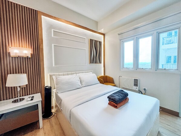 Studio, 1 Bedroom, Balcony