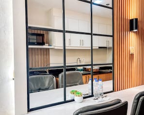 Studio, 1 Bedroom, Balcony | Private kitchen