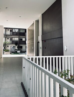 コンドミニアム 1 ベッドルーム バルコニー | 施設の敷地