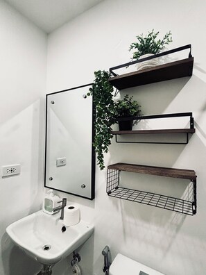 Condo, 1 Bedroom, Balcony | Bathroom