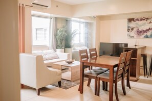 Stüdyo, 1 Yatak Odası, Balkon, Bahçe Manzaralı | Yemek odası