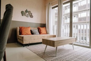 Room, 2 Bedrooms | Living room
