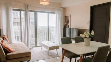 Room, 2 Bedrooms | Living room
