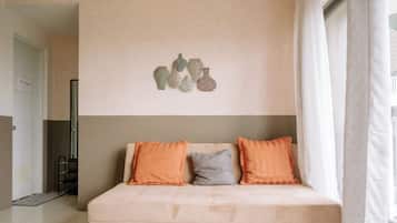 Room, 2 Bedrooms | Living room