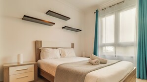 Room - Steven Apartment by HRM (Santa Cruz)