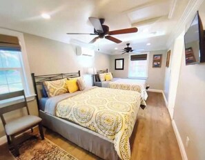 2 多间卧室、办公桌、熨斗/熨衣板、旅行婴儿床