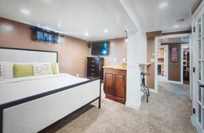6 Schlafzimmer, Zimmersafe, Schreibtisch, Bügeleisen/Bügelbrett