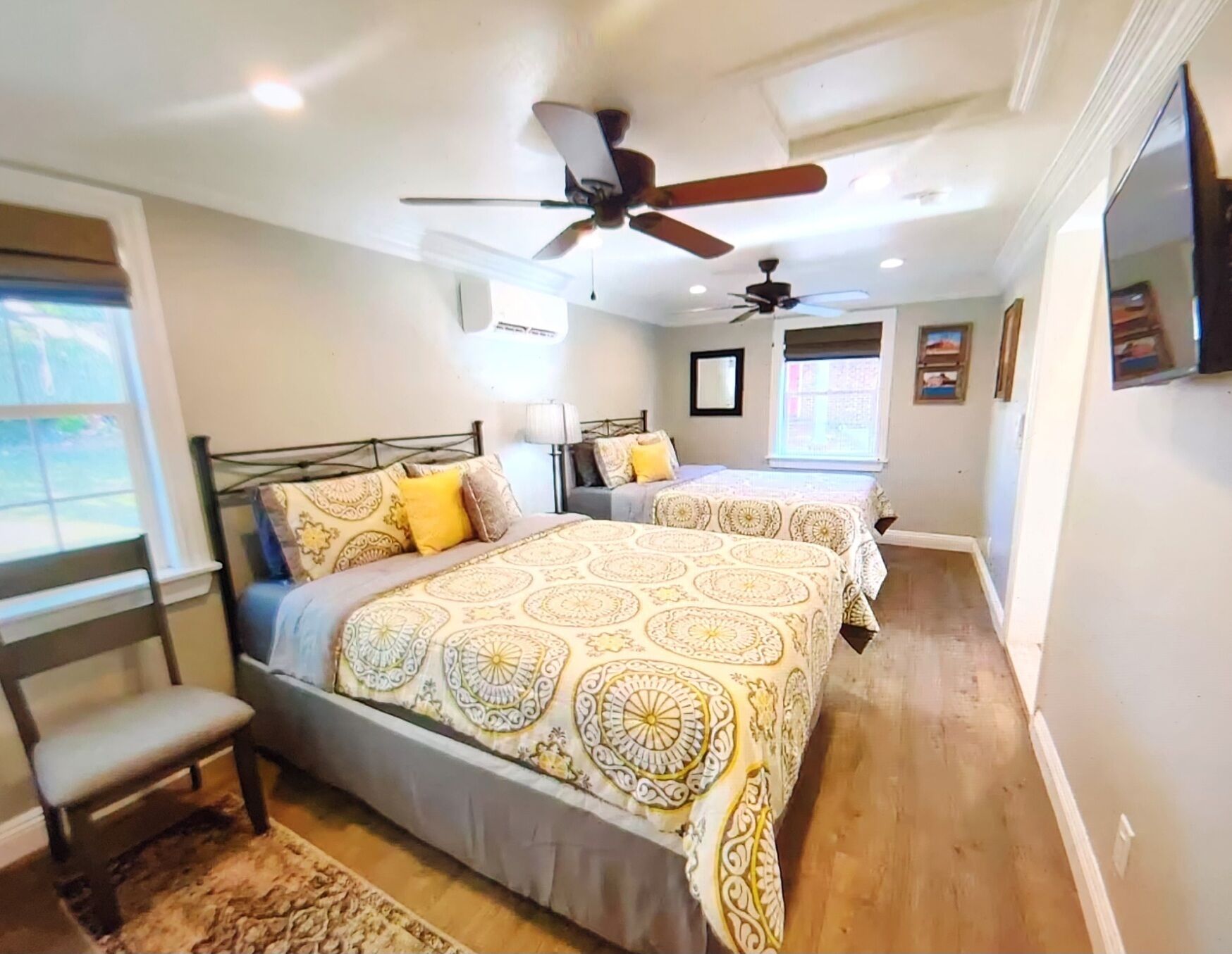 Serene Downtown Kanab Hub For Zion, Bryce, Lake Powell, & Grand Canyon With Yard - Kanab, UT