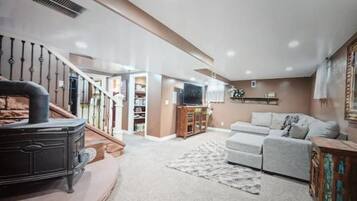 Smart TV, fireplace, books, offices