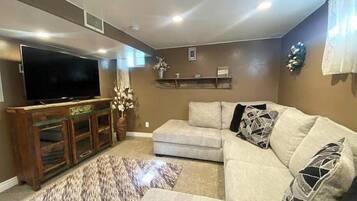 Smart TV, fireplace, books, offices