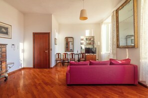 Standard Apartment, City View | Living area - Esquilino Lightsome Apartment (Rome)