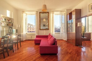 Standard Apartment, City View | Living area - Esquilino Lightsome Apartment (Rome)