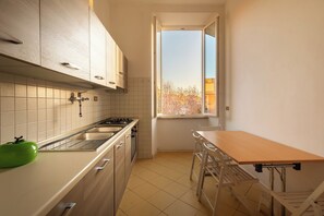 Private kitchen - Esquilino Lightsome Apartment (Rome)
