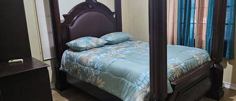 2 bedrooms, iron/ironing board, free WiFi, bed sheets