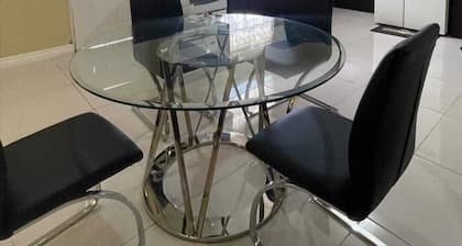 Conveniently located 2-bedroom apartment in Saint Helena with WiFi, AC & laundry
