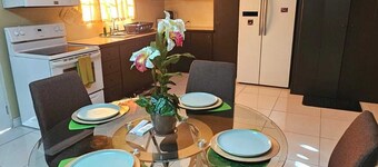 Conveniently located 2-bedroom apartment in Saint Helena with WiFi, AC & laundry