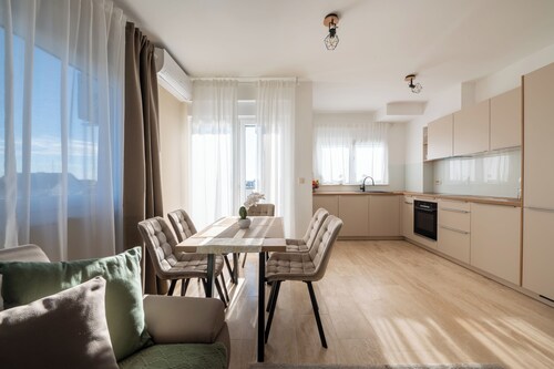 Modern 2-Bedroom Apartment Kona - Free Parking & Self Check-In