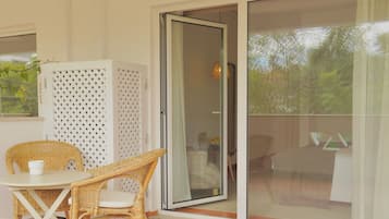 Chambre Confort Double ou avec lits jumeaux, vue ville | Terrasse/Patio