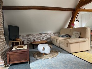 Living area - Pleasant studio in sologne, ideal for 2 or 3 people (Salbris)