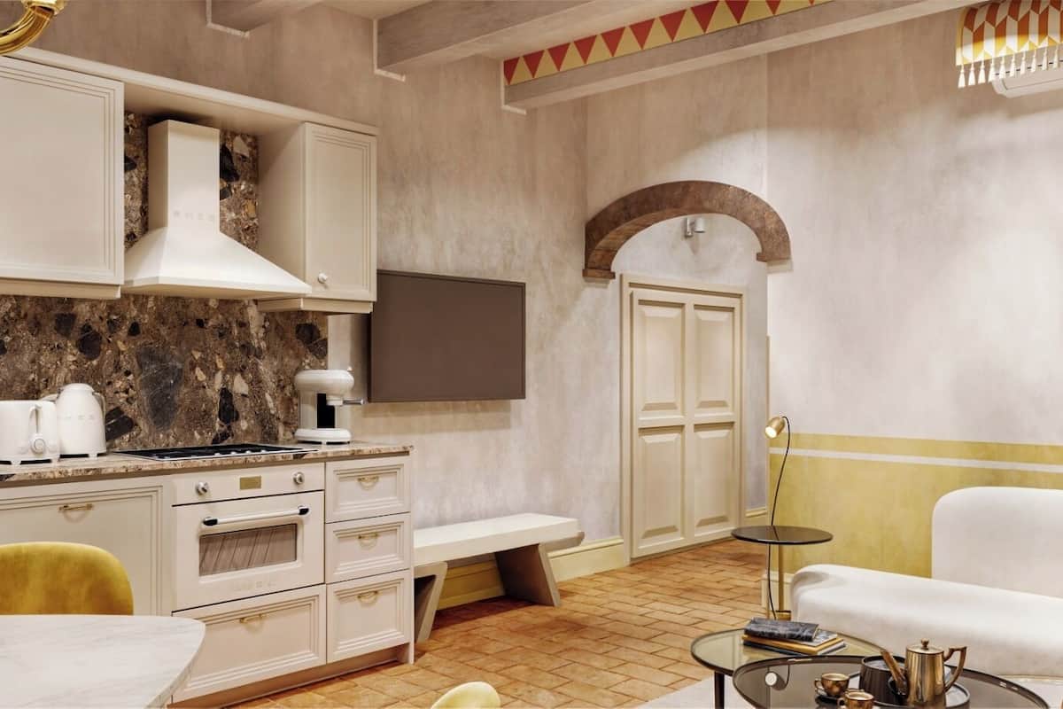 Departamento clásico, 2 habitaciones | Cocina privada | Refrigerador con congelador, horno, parrilla de estufa y lavavajillas
