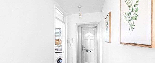 Interior - Bedworth 2 Bedroom Wi-Fi Sleeps 5 - JRR Stays (Warwickshire)