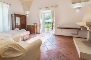 3 habitaciones, tabla de planchar con plancha, wifi y ropa de cama