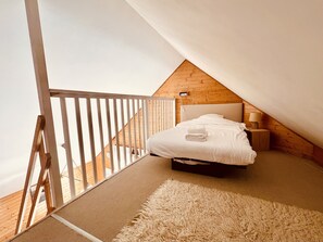 2 bedrooms, iron/ironing board, WiFi