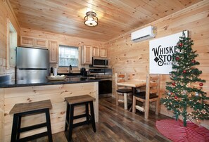 雪櫃、微波爐、焗爐、爐具