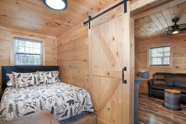 1 habitación, tabla de planchar con plancha, wifi gratis y ropa de cama