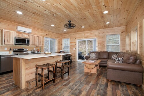 Whiskey Barrel w/ Hot Tub, Arcade Game & Fire Pit!