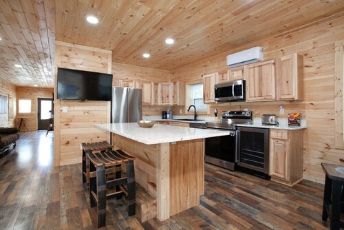 Whiskey Barrel w/ Hot Tub, Arcade Game & Fire Pit!