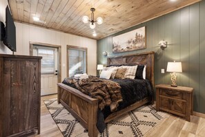 3 室のベッドルーム、アイロン / アイロン台、WiFi (無料)、ベッドシーツ