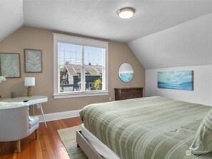 1 bedroom, desk, free WiFi, bed sheets