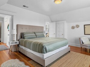 1 bedroom, desk, free WiFi, bed sheets