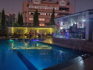 2 piscinas al aire libre