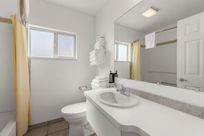 Family Suite, Non Smoking | Bathroom | Combined shower/tub, hair dryer, towels, soap - White River Inn (Meeker)