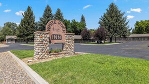 Exterior - White River Inn (Meeker)
