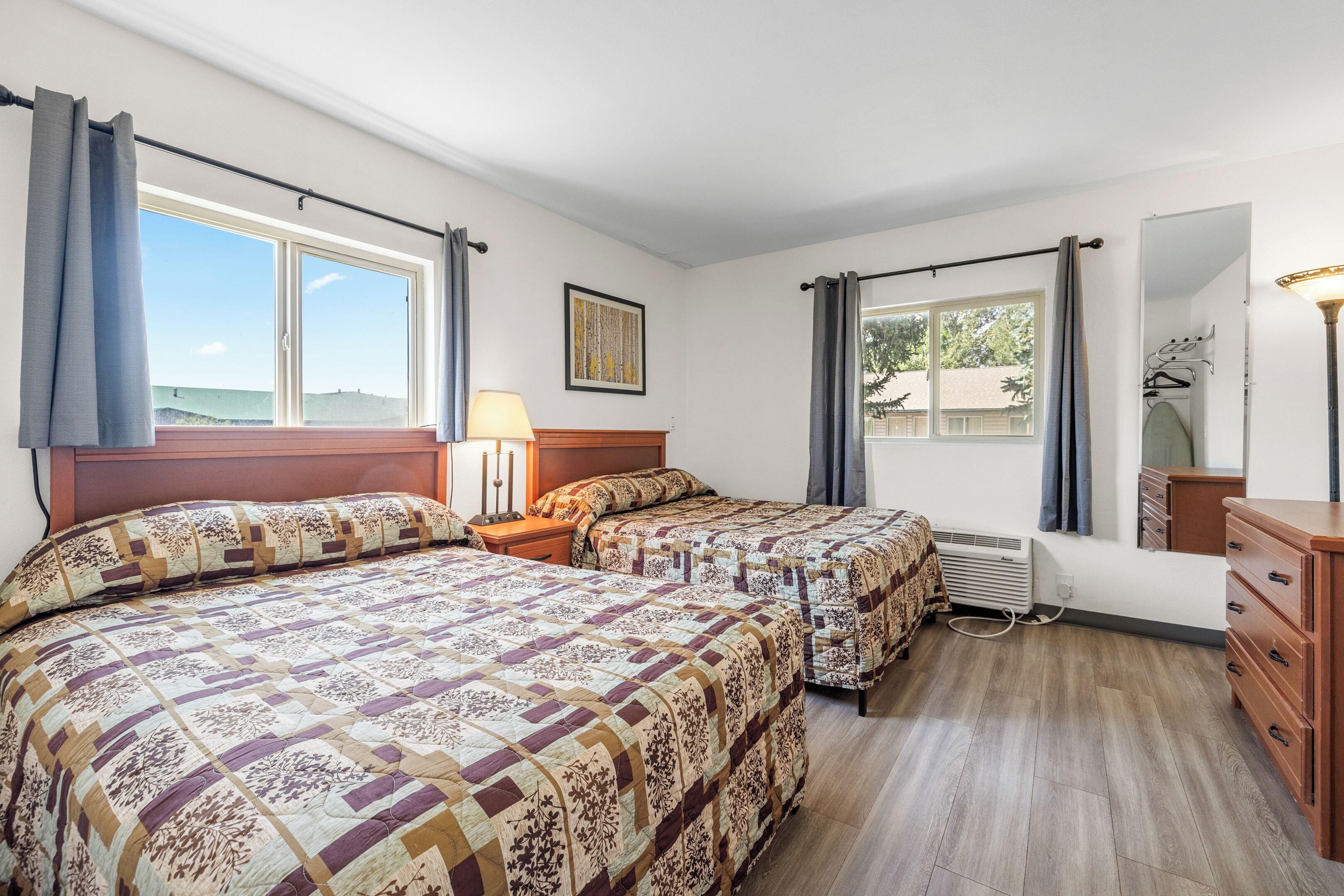 Suite familiar, no fumadores | Escritorio, espacio para trabajar con un portátil, cortinas opacas