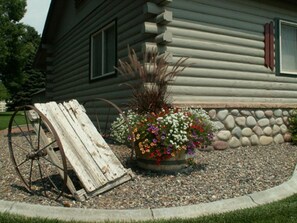 Property grounds - White River Inn (Meeker)