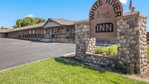 Front of property - White River Inn (Meeker)