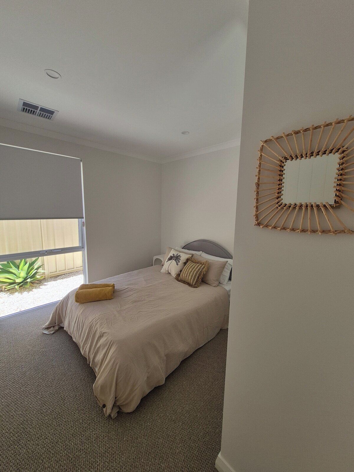 3 habitaciones, tabla de planchar con plancha, wifi y ropa de cama 