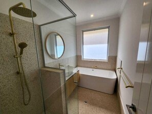 Dusj og hårføner