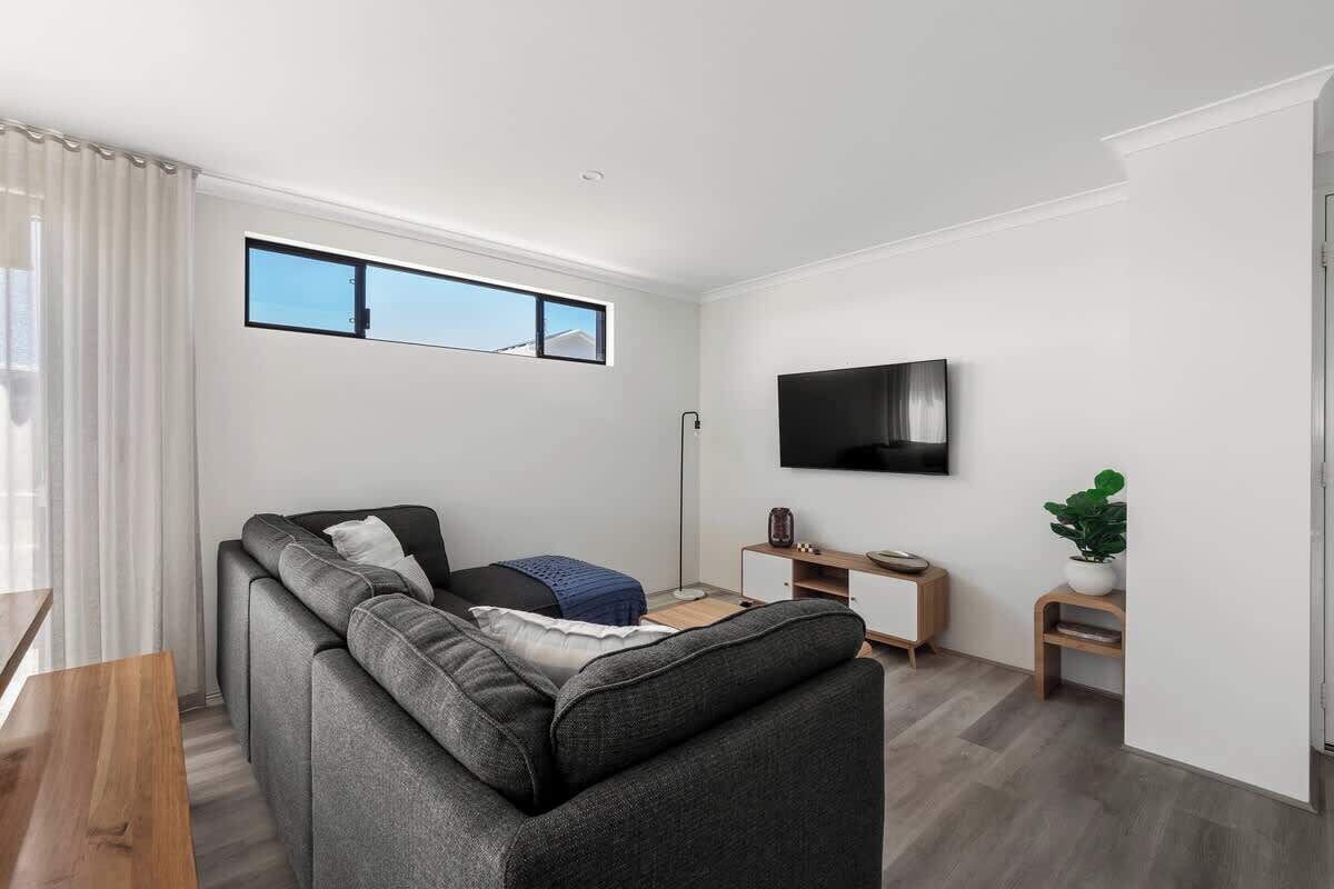 TV, offices