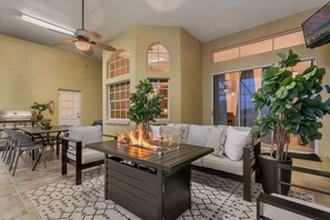 House (6 Bedrooms) | Interior