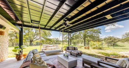 Spacious 90-acre Ranch Ideal for Families Reunions Events Sleeps 13 San Marcos River Access