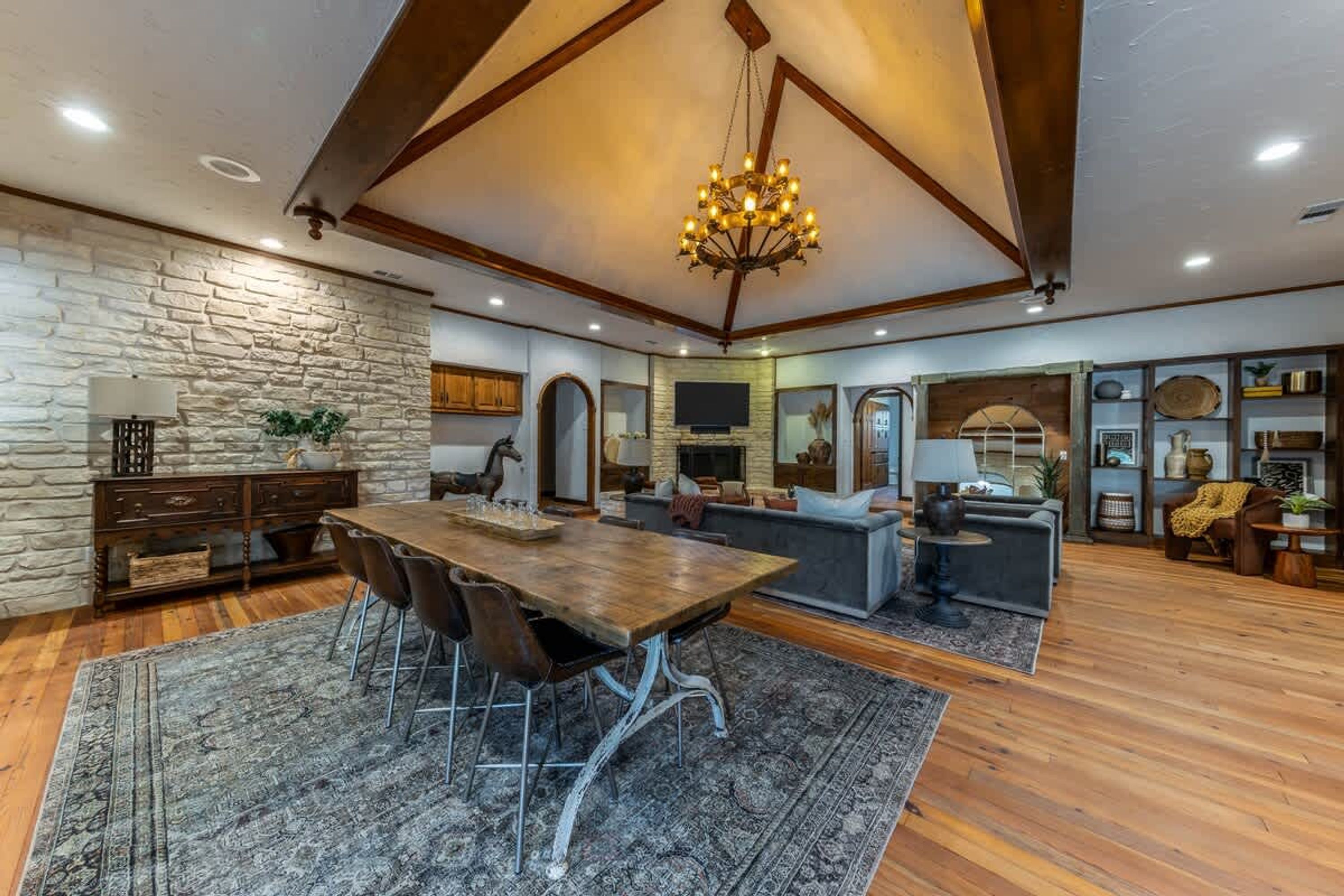 House | 5 bedrooms, desk, Internet